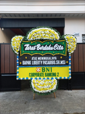 Papan Bunga Duka di Gelora