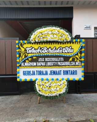 Papan Bunga Duka di Gelora